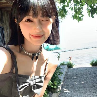 新月海报
